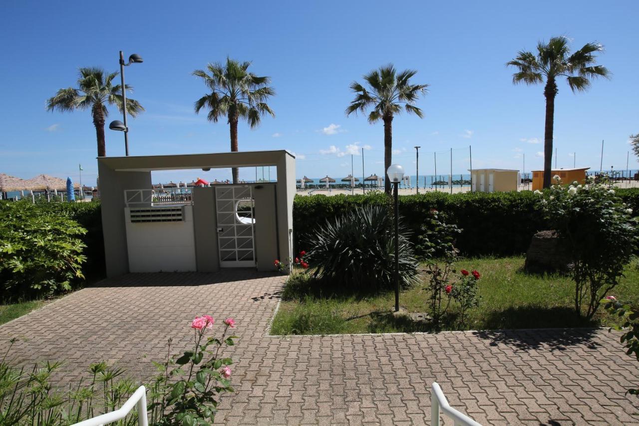 Residence Le Palme Montesilvano Bagian luar foto
