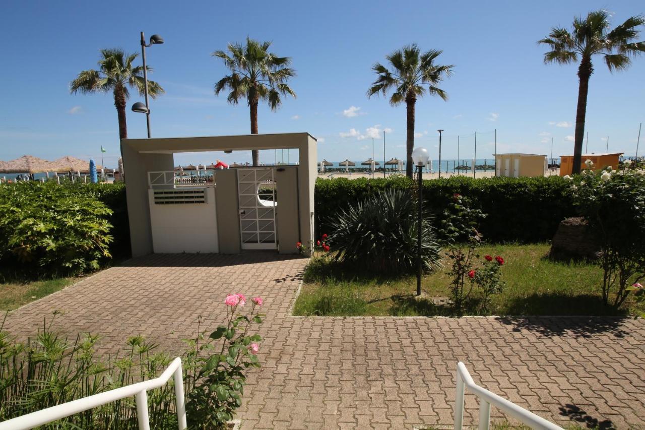 Residence Le Palme Montesilvano Bagian luar foto