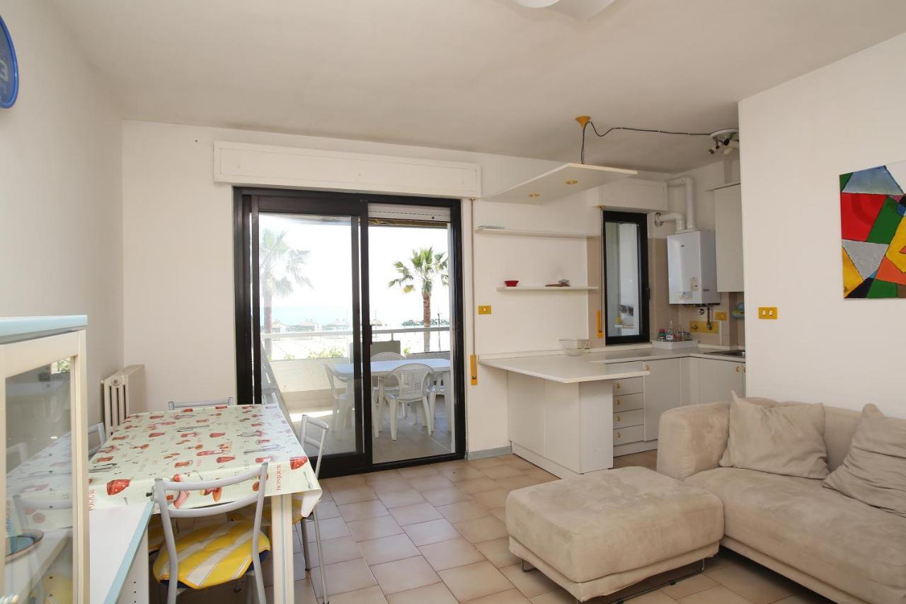 Residence Le Palme Montesilvano Bagian luar foto